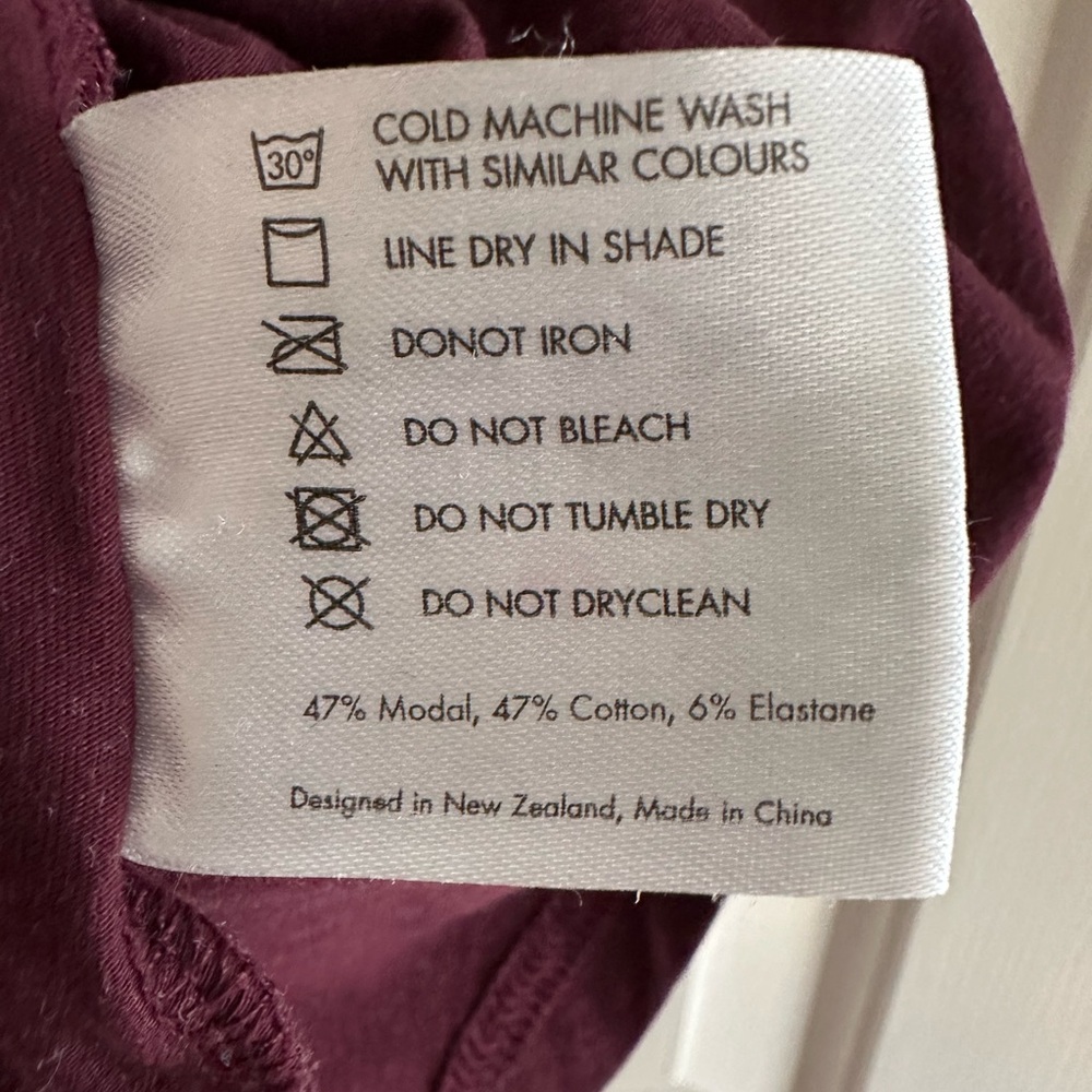 Cadenshae tee shirt, large - Picture 5 of 5